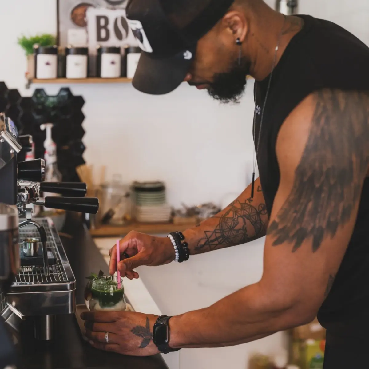 Sencha vs Matcha: Understanding the Difference Between Japan's Two Iconic Teas