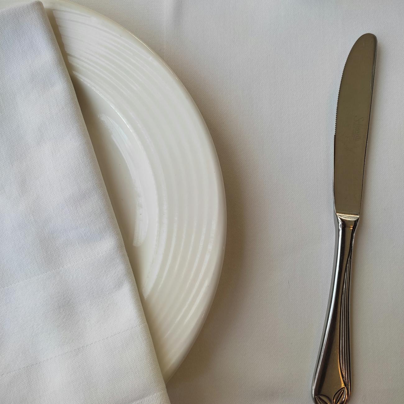 Japanese Dining Etiquette: A Beginner's Guide to Table Manners