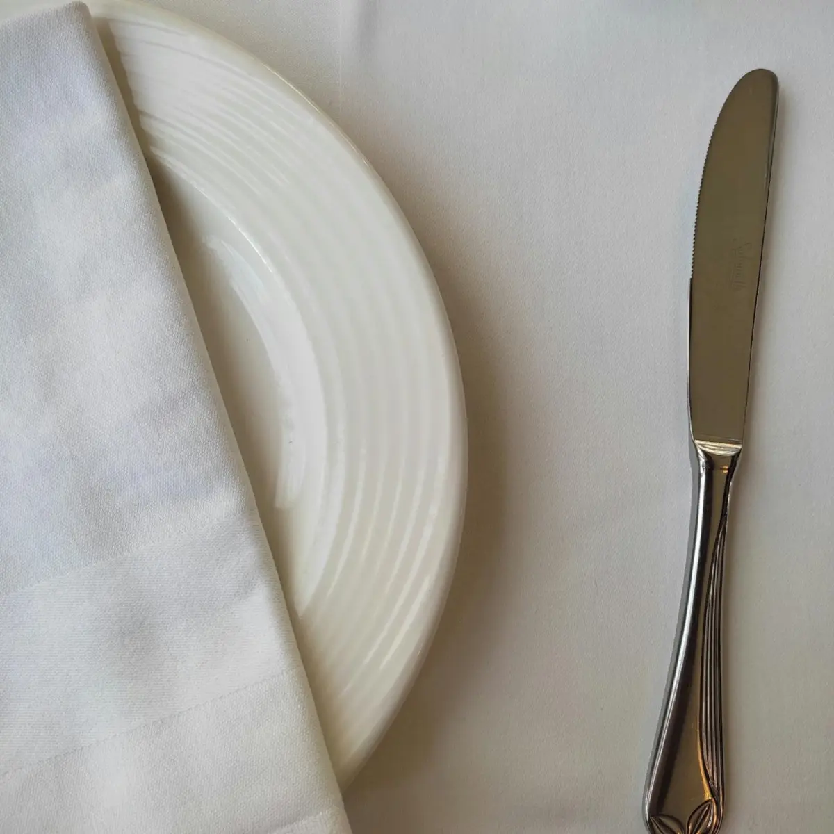 Japanese Dining Etiquette: A Beginner's Guide to Table Manners