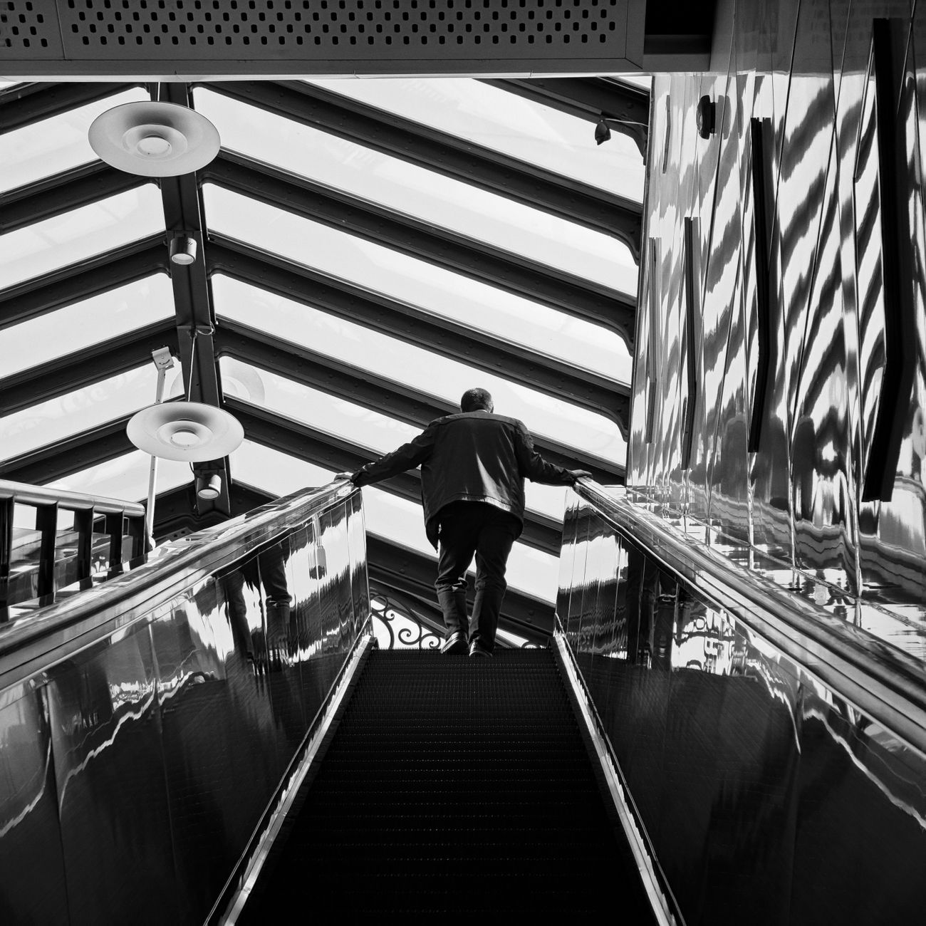 Why Escalator Station Commuters in Japan Stand on One Side