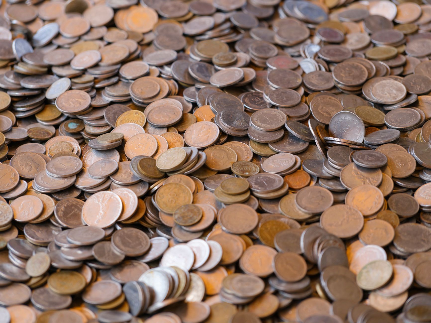 Japanese yen banknotes and coins arranged on a wooden counter next to a traditional leather wallet in a shop