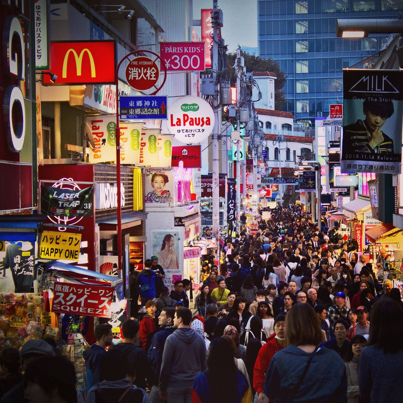 Why Tokyo's Crowds Are So Orderly: The Culture Behind Street Crossings and Public Spaces