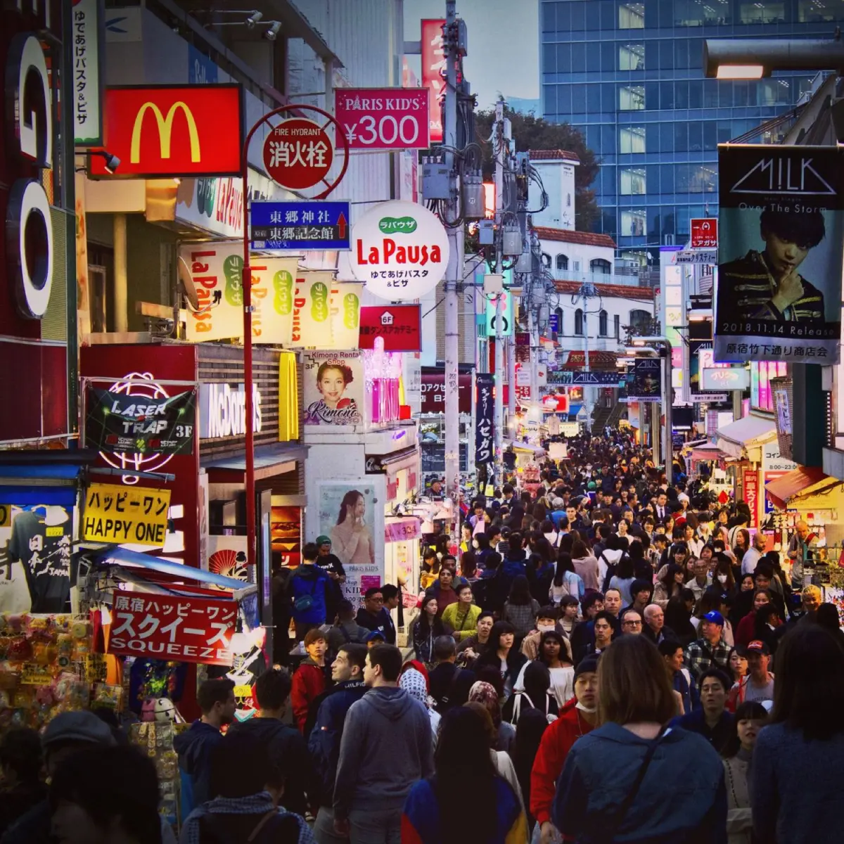 Why Tokyo's Crowds Are So Orderly: The Culture Behind Street Crossings and Public Spaces