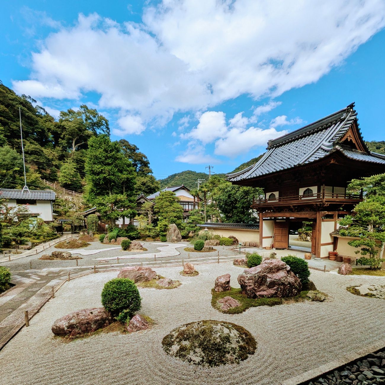 Why Japanese Gardens Rake Gravel Into Patterns: The Meaning Behind Zen Rock Gardens