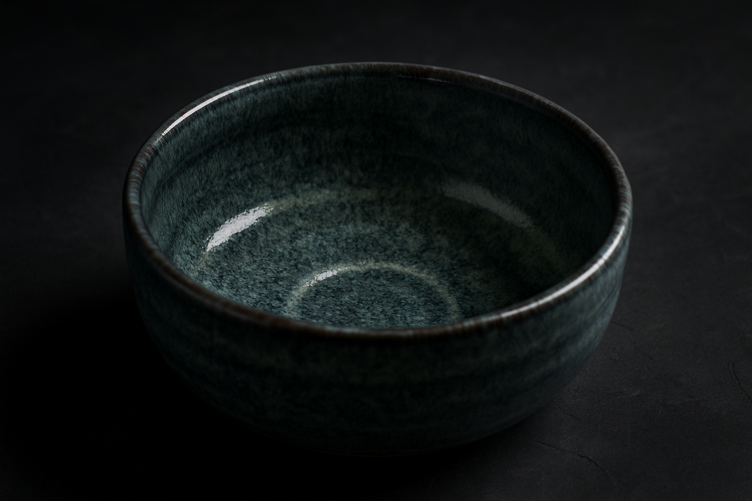 Traditional Mino ware ceramic bowls displaying various glazing techniques including Shino, Oribe, and Seto-guro styles arranged on wooden surface.
