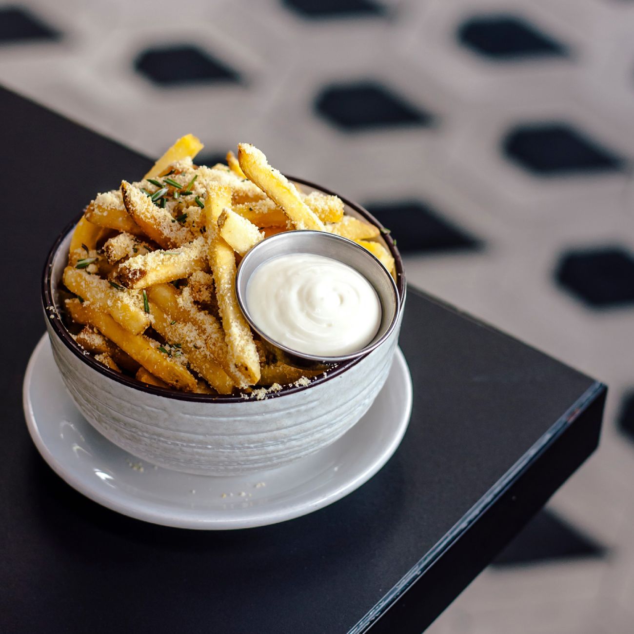 Why Maple Leaves Grace Japanese Autumn Plating: The Story Behind Seasonal Garnish