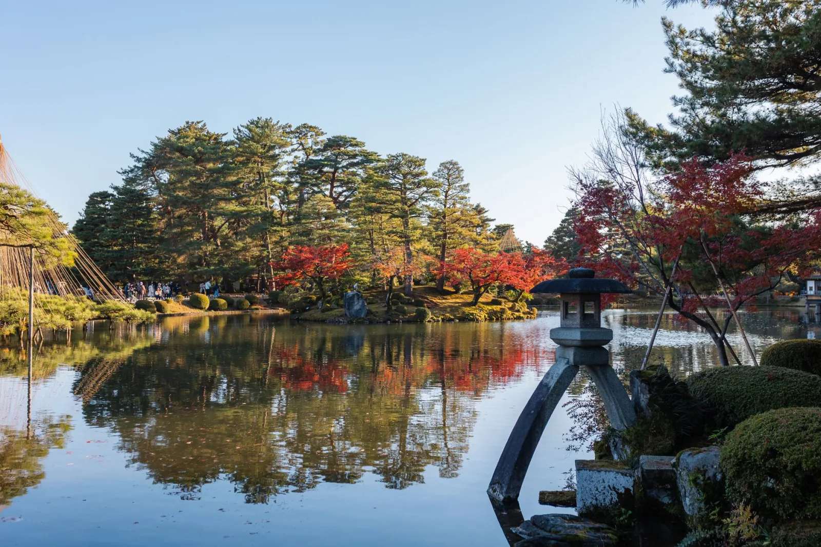 Kanazawa in Autumn: Kenrokuen, One of Japan's Great Gardens, in Full Colour