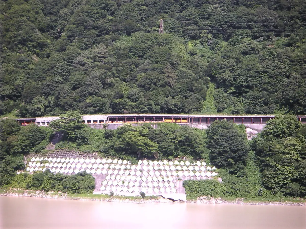 Kurobe Gorge Railway
